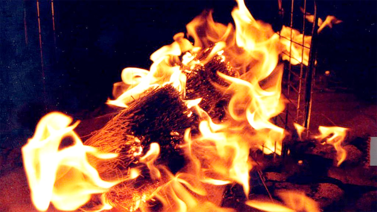 Niña de 13 años es golpeada por su vecina con una escoba en llamas tras una pelea