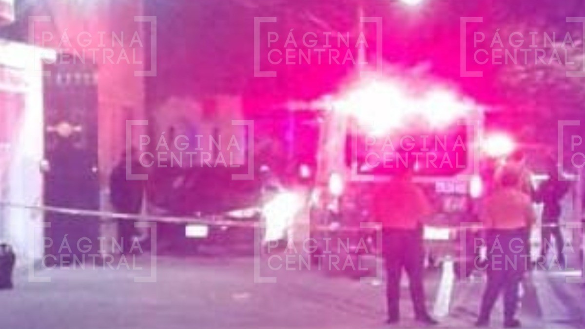 “Hay un hombre tirado en el bulevar” Auto avienta a motociclista; no podía respirar