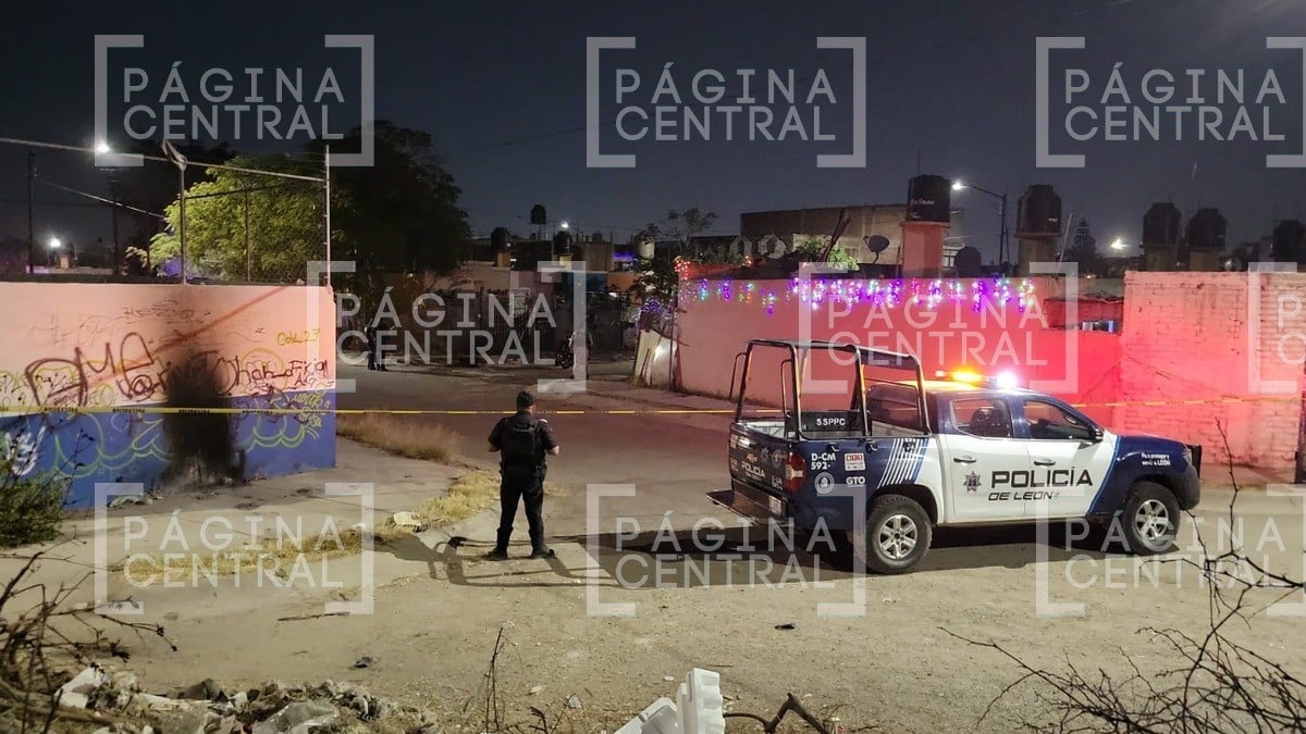 Sicarios asesinan a Giovanni mientras platicaba con jovencita; ella resultó herida