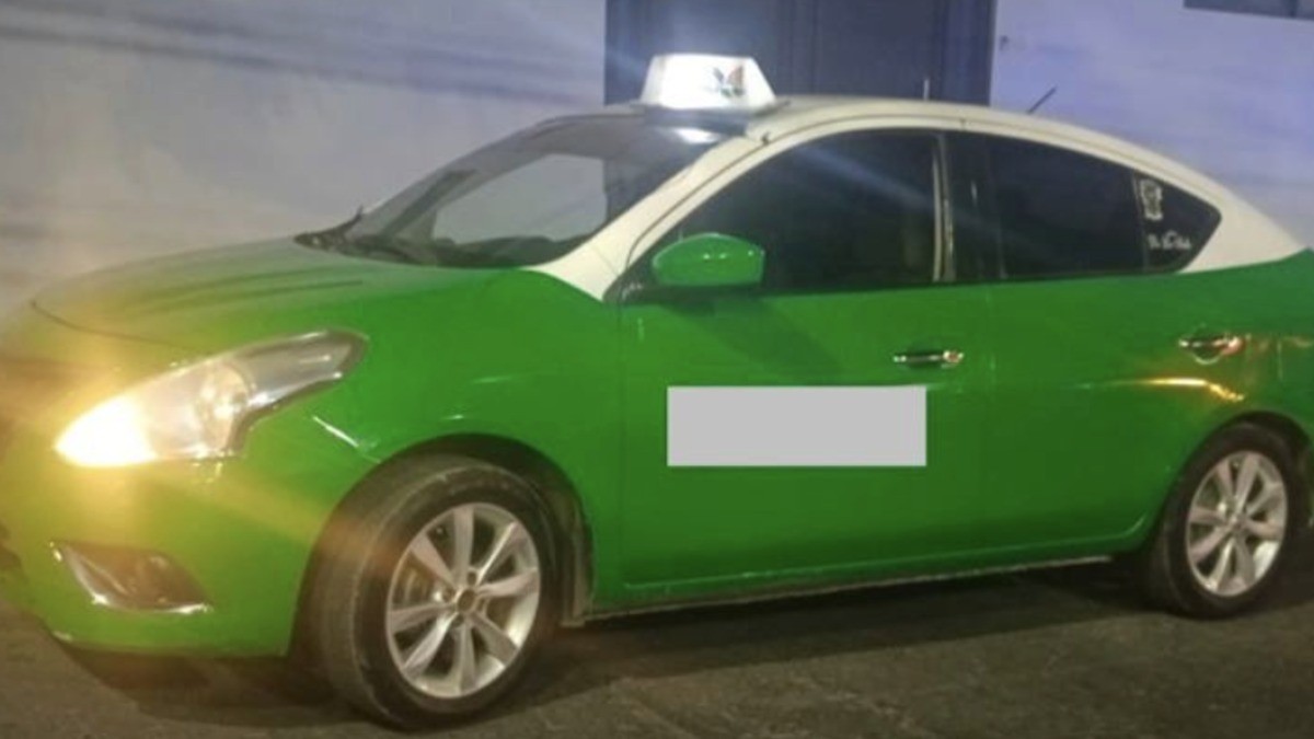 Sospechosos a bordo de taxi caen con armas de uso exclusivo del Ejército