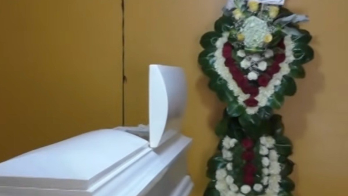 “Lo dejaron y desaparecieron” Familia denuncia que deudos abandonaron cuerpo, quedó en el piso