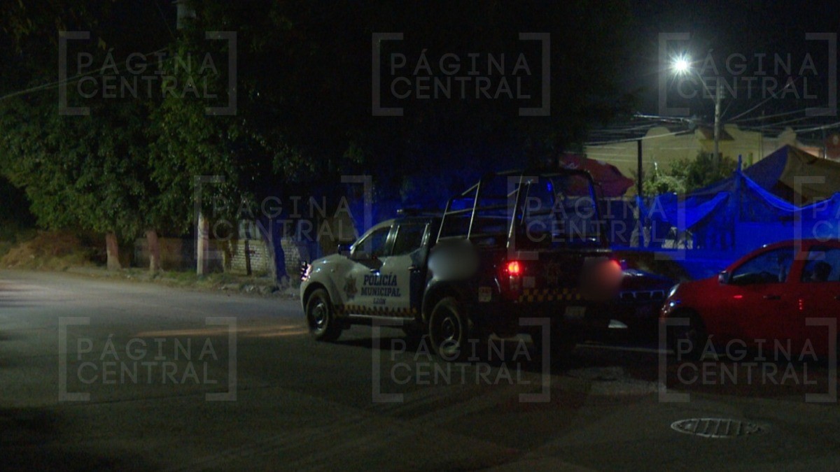 ¡Vecinos escucharon 7 balazos! Motociclistas balean a joven en la pierna, está grave