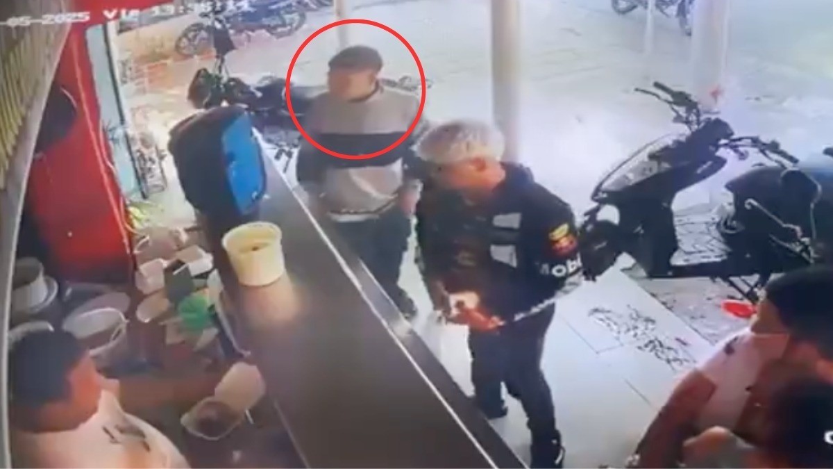 VIDEO Falso cliente llega a puesto de comida, mata al dueño y dispara a otro hombre
