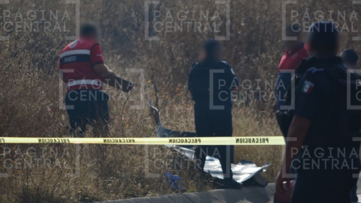 Vecinos iban por bulevar y vieron que de un bulto salían unos pies, era cuerpo encobijado