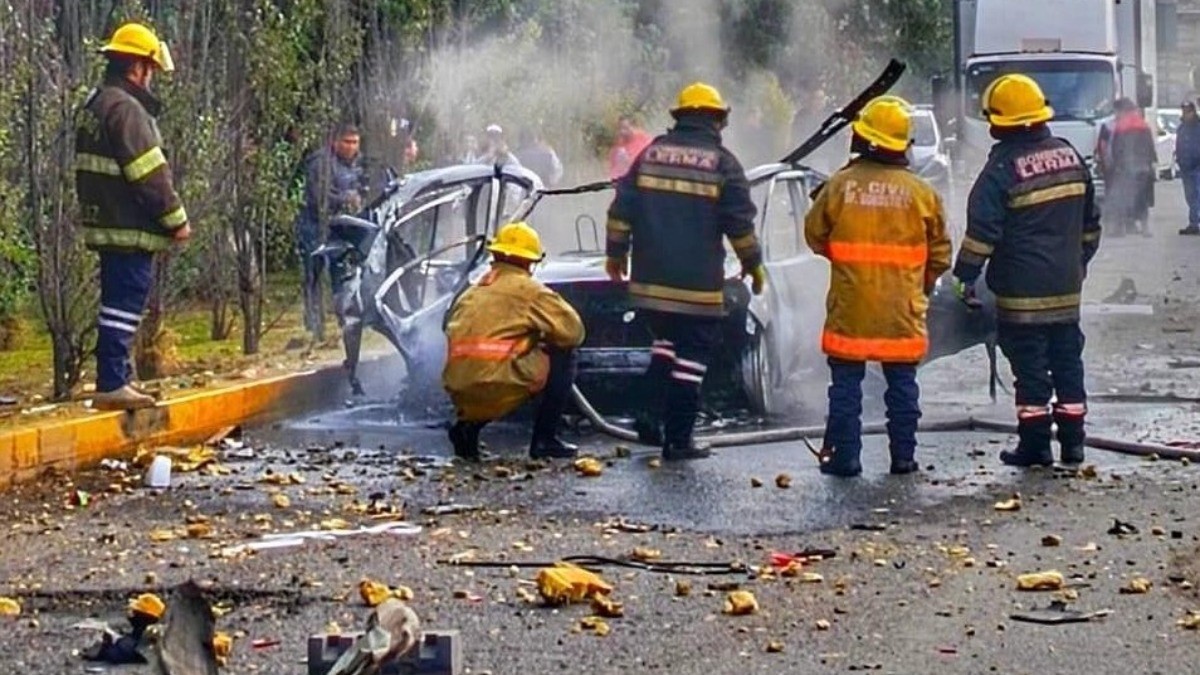 Explota taxi cargado con pirotecnia para festejos guadalupanos; hay tres heridos