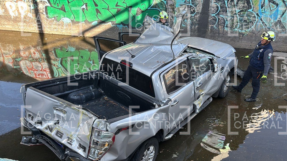 ¡Salió ileso! Camioneta perdió el control y salió 'volando' a la parte baja del Malecón