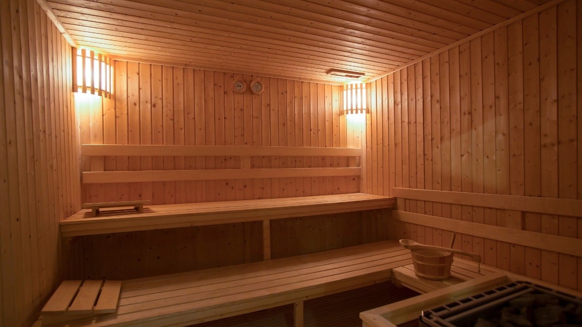 ¡De destino final! Matrimonio va a sauna a relajarse y mueren al atorarse la puerta