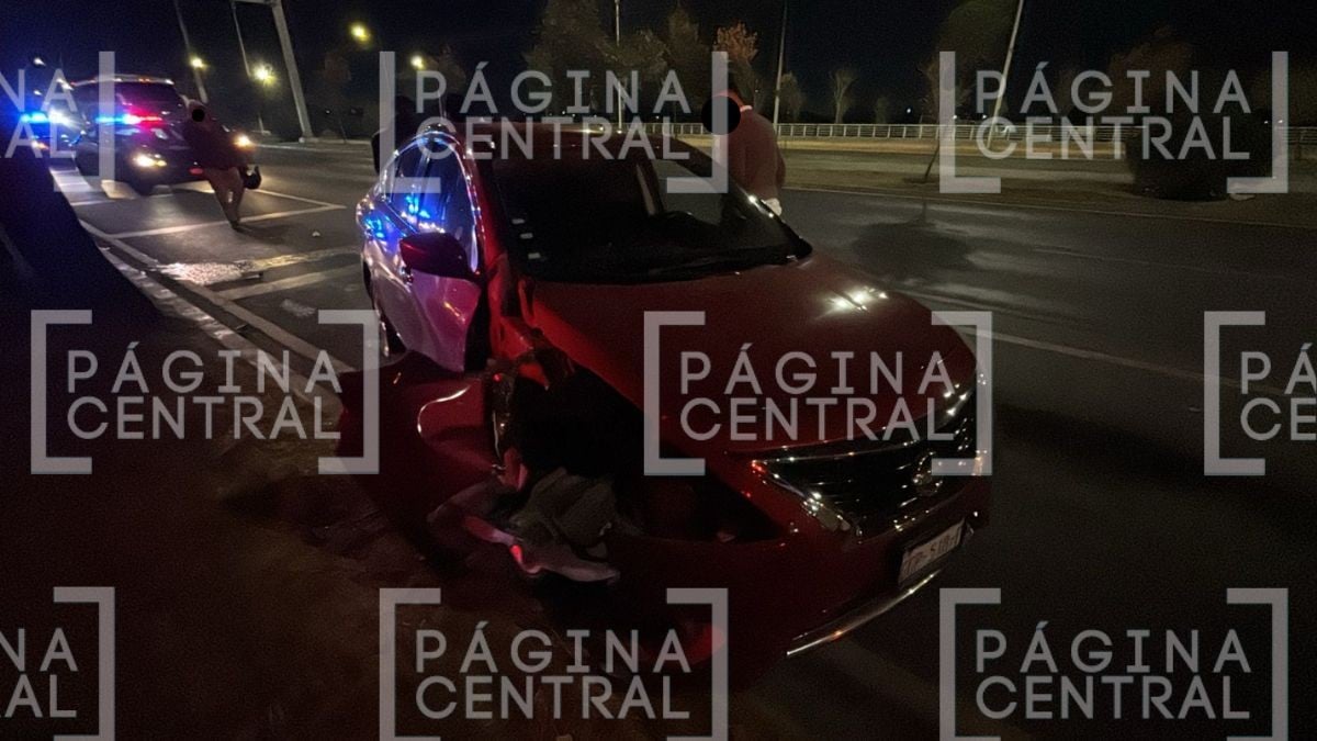 Se habría quedado dormido: Conductor pierde el control y termina volcado tras choque