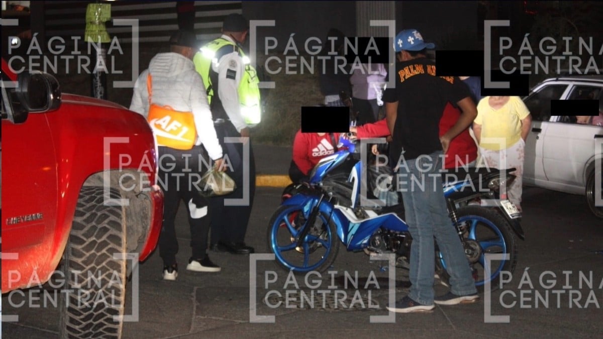 ¡Salieron volando! Atropellan a pareja de motociclistas en Brisas del Campestre