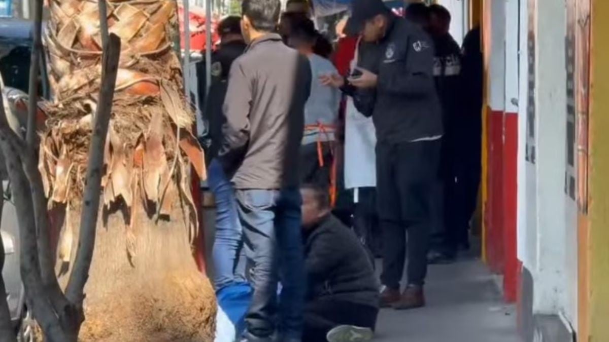 Hombre murió en el lugar: Sicarios entran a pollería y atacan a comerciantes 
