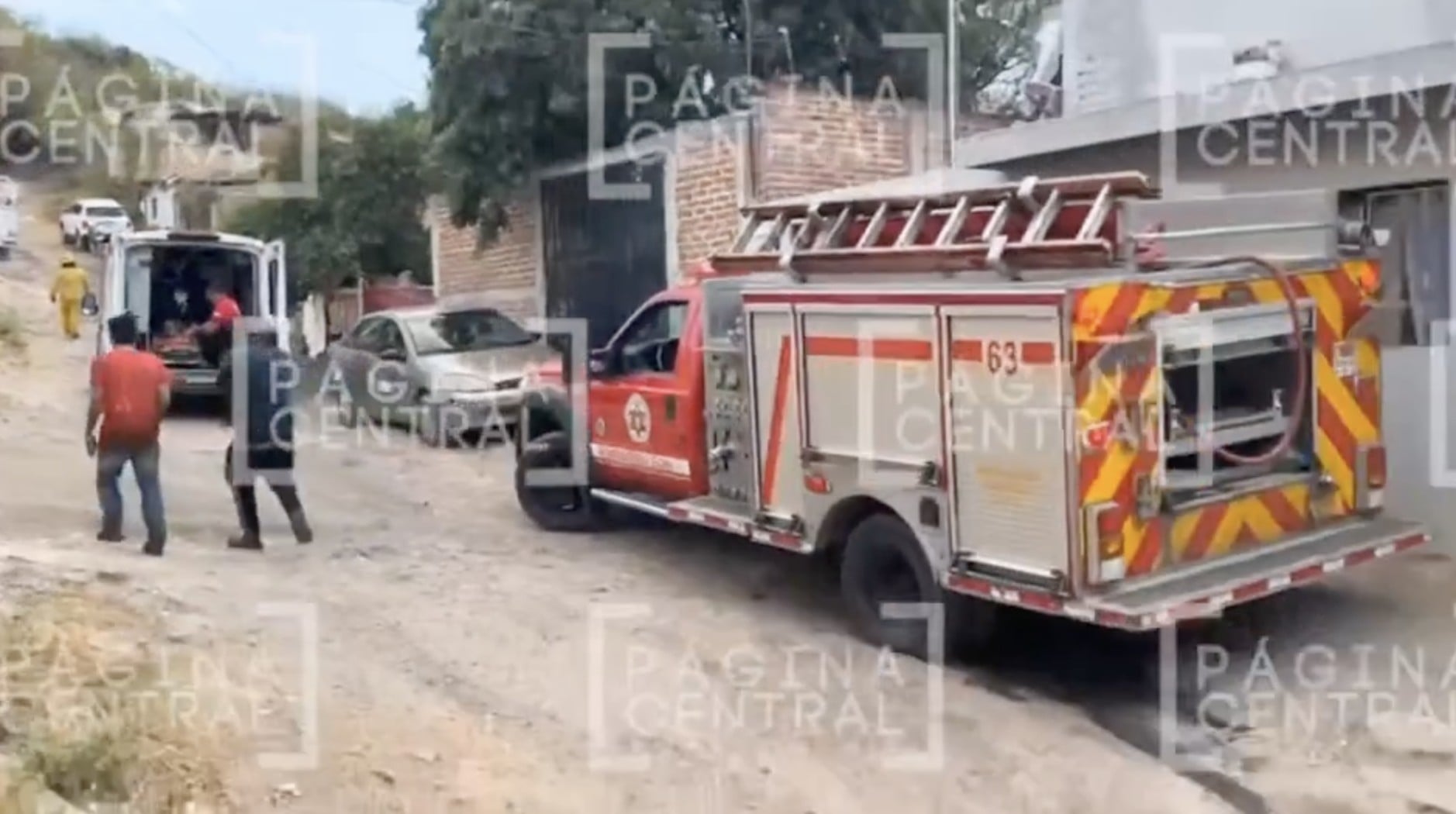 ¡Cae barda sobre un bebé! Colapso en Esperanza De Alfaro deja tres lesionados