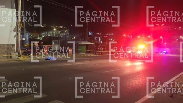 ¿Exceso de velocidad? Motociclista se estrella, muere y lesiona a familia en CEPOL Poniente