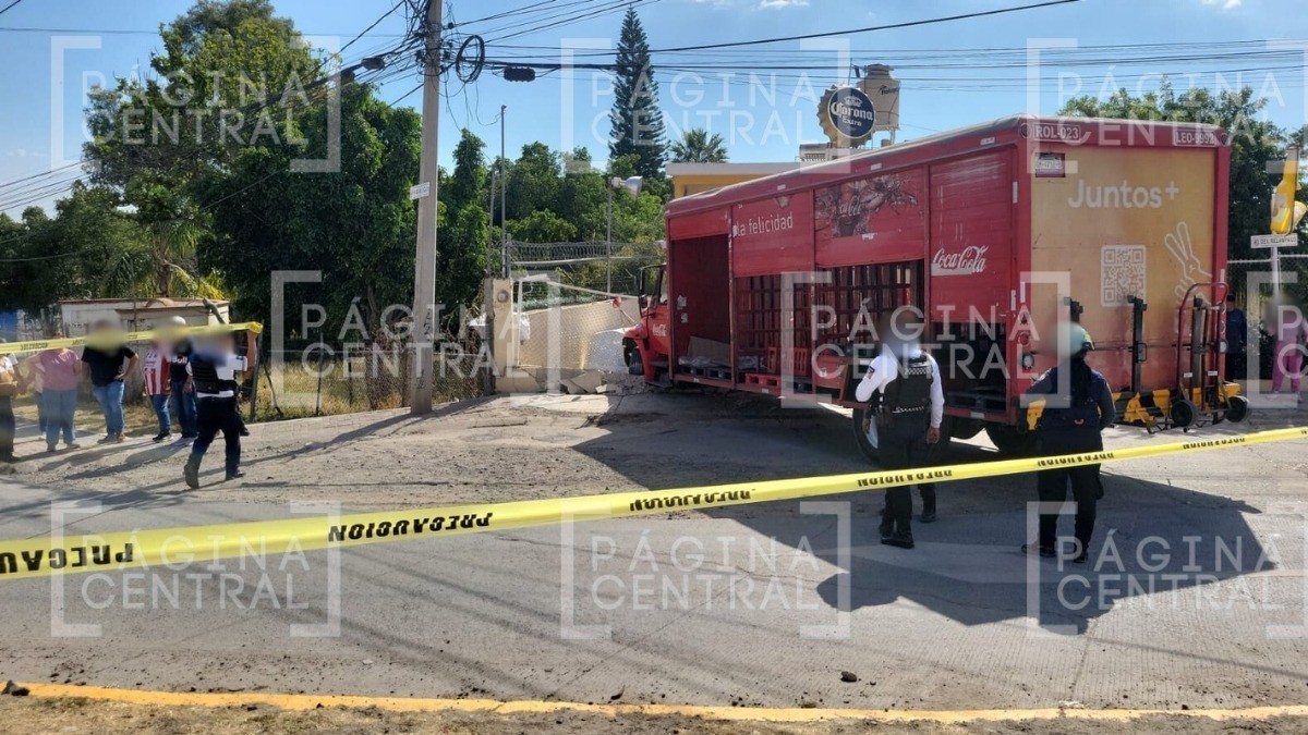 Empleado de Coca-Cola muere atropellado por su propio camión, se le habría soltado el freno