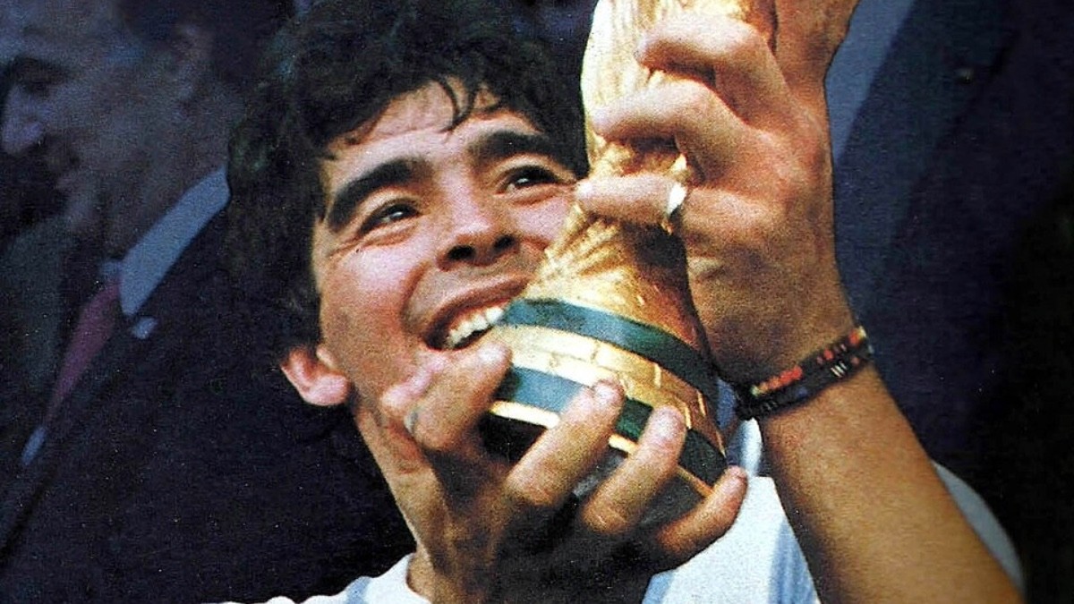 Con el Diego... ¿ni sus hijas? Embargan a hijas de Maradona por uso indebido de su imagen