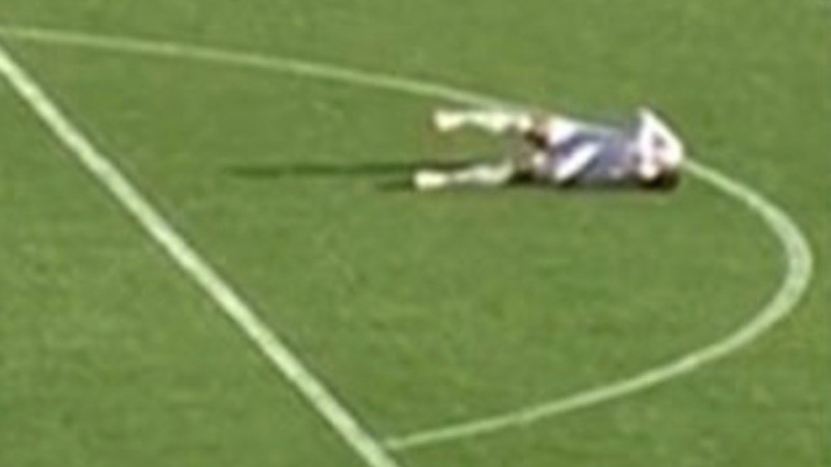 VIDEO ¡Impresionante! Portero se desploma frente a todos en pleno partido de futbol