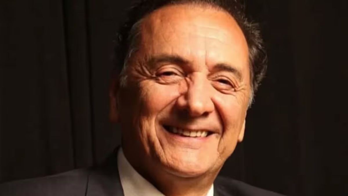 Se cayó en su casa: Querido cantante muere tras días hospitalizado 