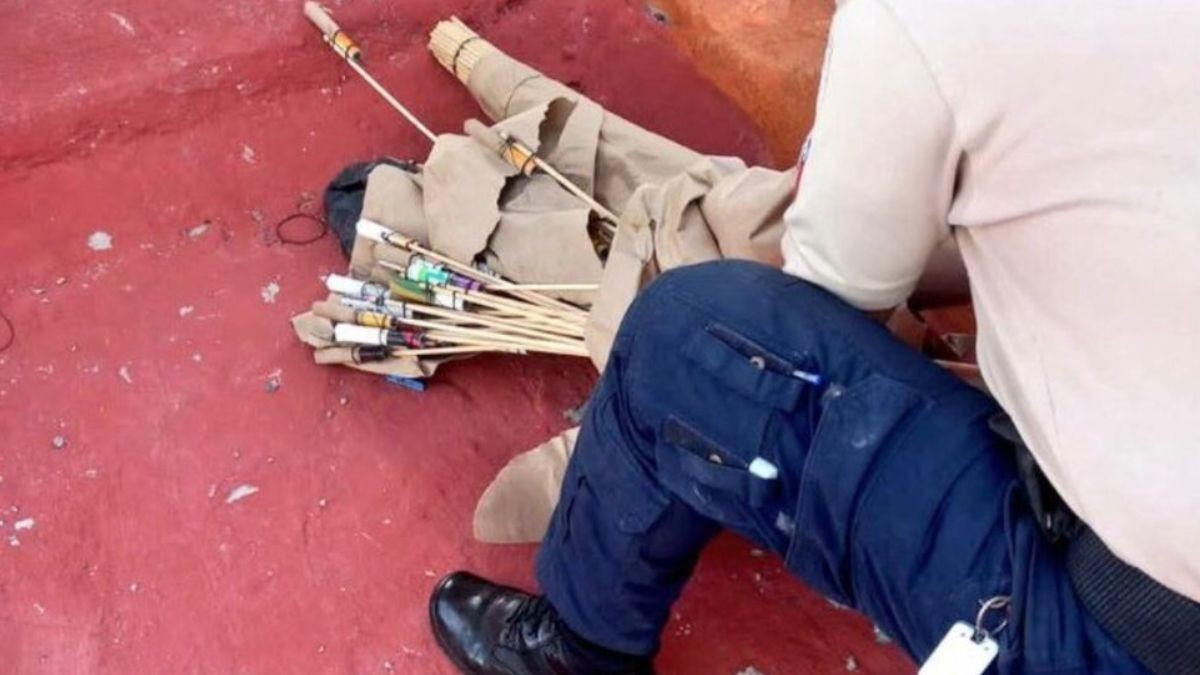 Siguió usando pirotecnia: Le amputan a joven 3 dedos, lo dan de alta y pierde el ojo