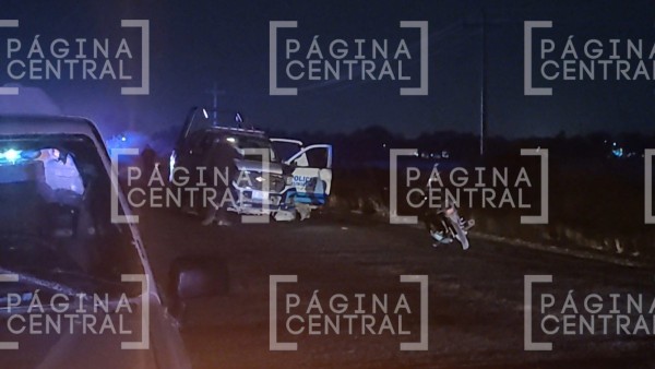 ¡Lo sacó volando! Policía atropella a motociclista en carretera a Puerto Interior