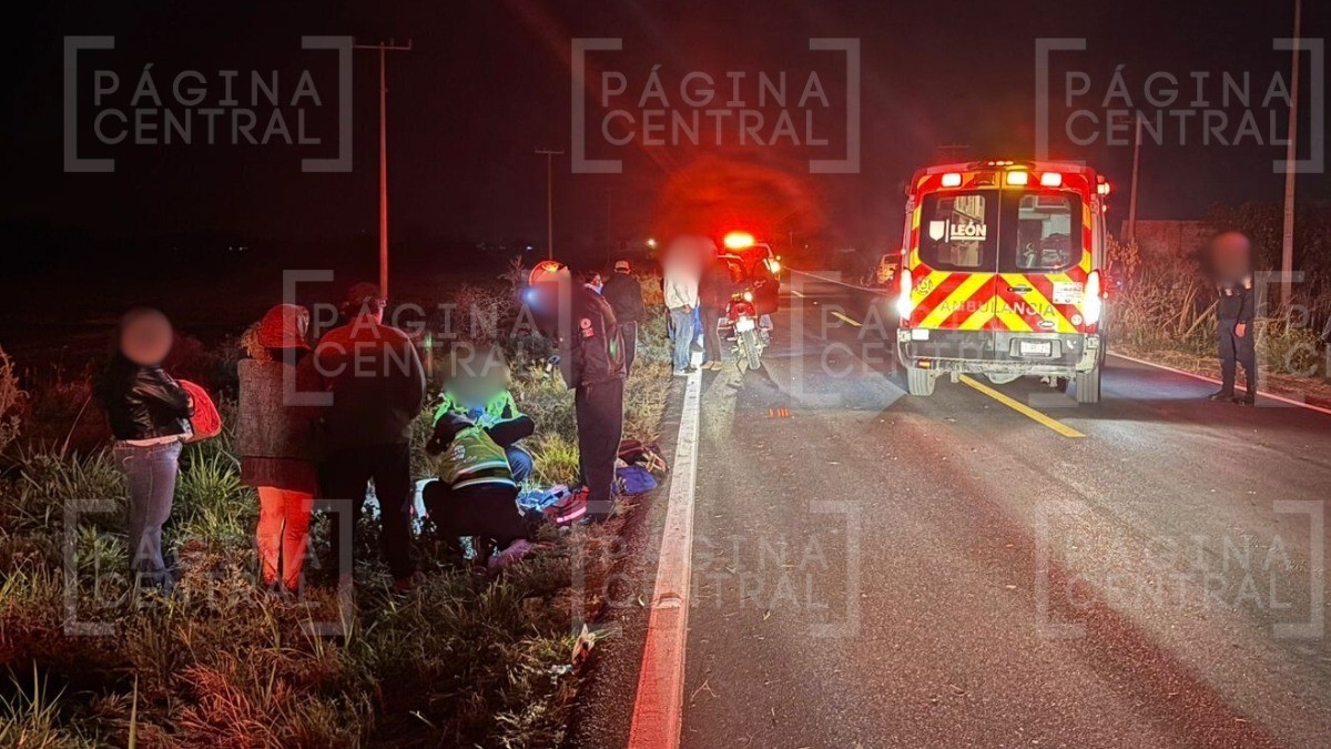 ¡Salieron disparados de los autos! Terrible choque deja dos lesionados en la madrugada