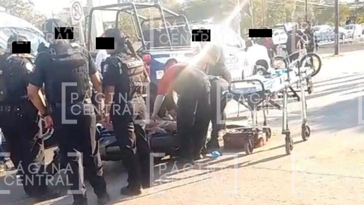 ¿Se pasó el rojo? Patrulla se lleva a pareja de motociclistas en Bulevar Delta