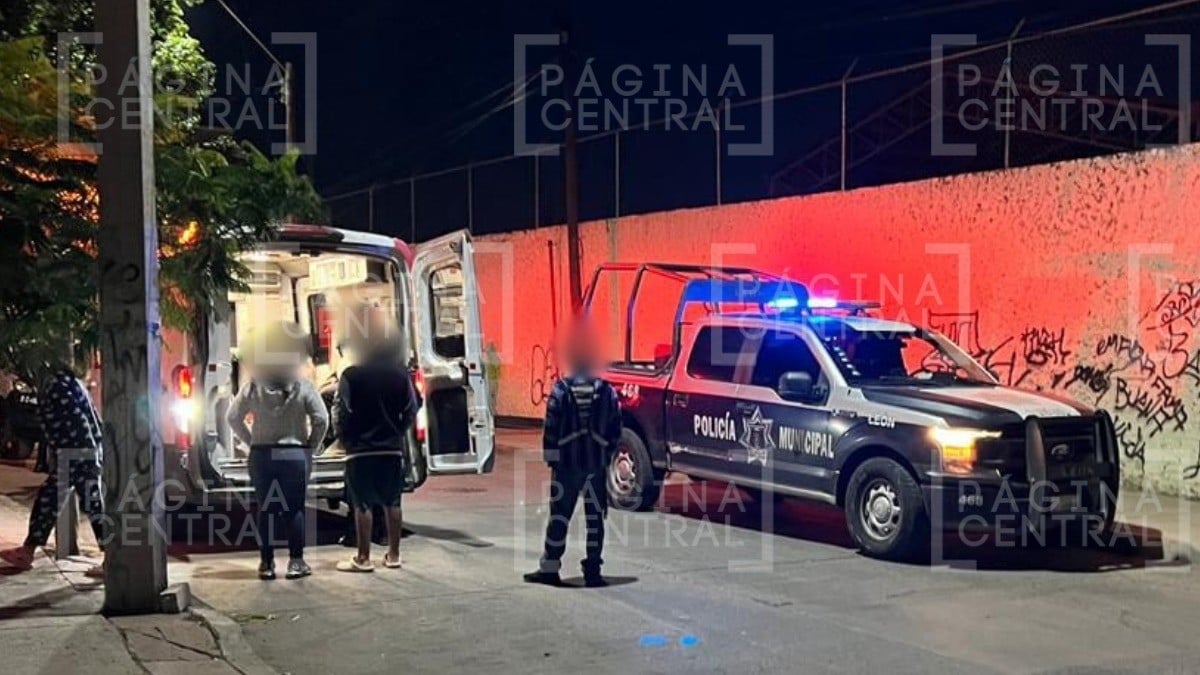 ¡Pelea en la calle! Hombre recibe un balazo durante riña en la madrugada
