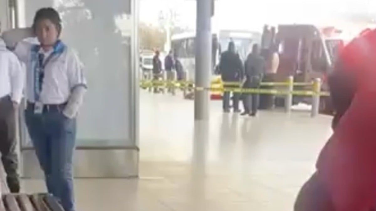 Mujer iba a transbordar una 'oruga', se desvanece y muere en San Juan Bosco