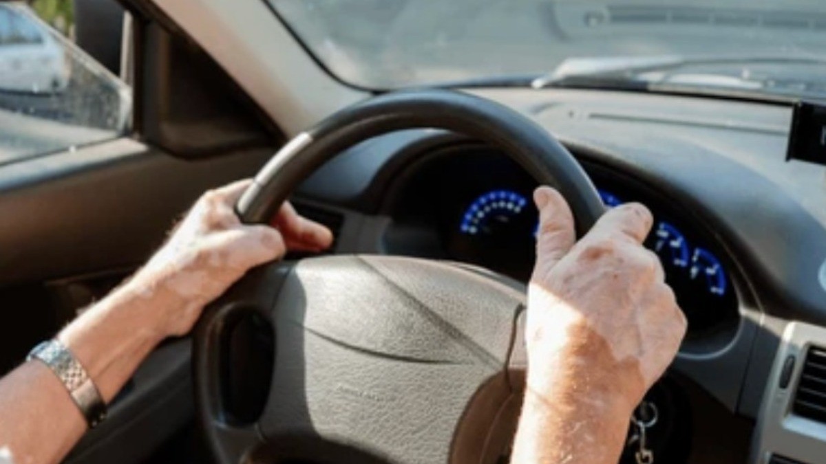 Conductores de plataforma detienen y golpean a presunto asaltante en Paseos del Molino