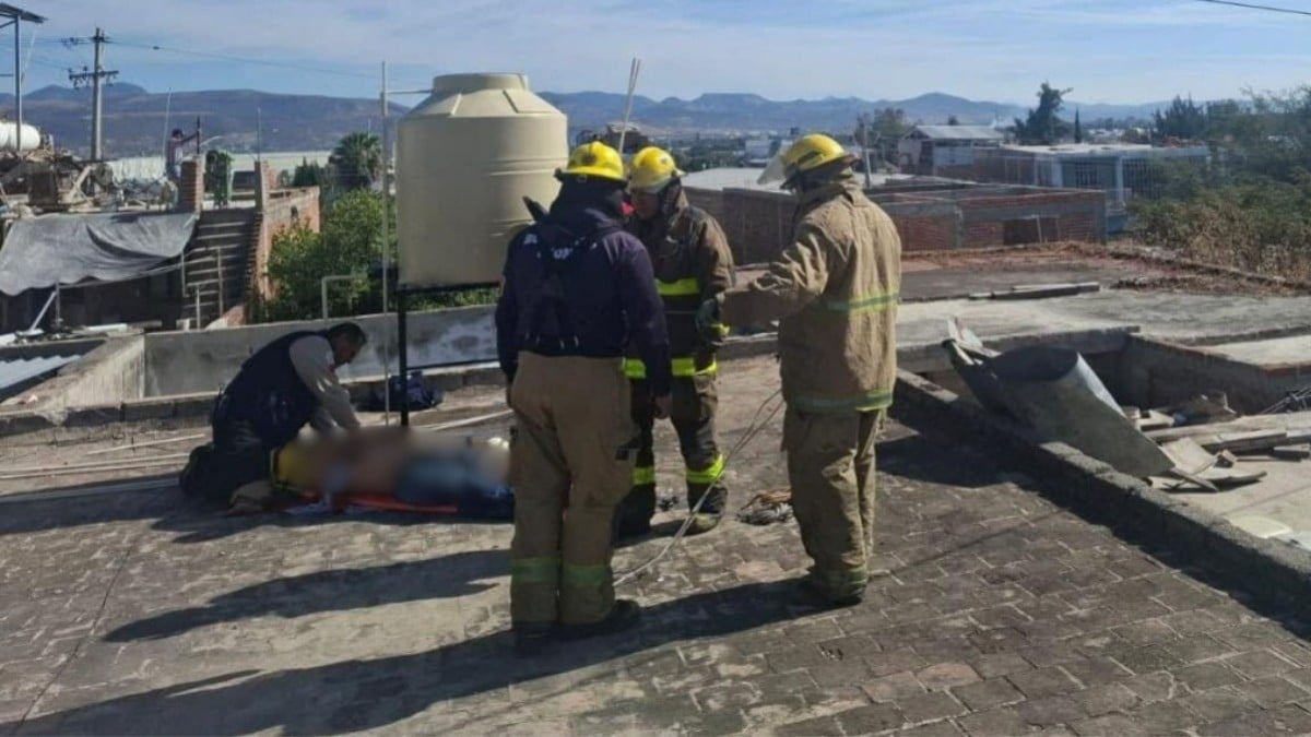 Albañil trabajaba en azotea de casa cuando recibió descarga eléctrica, este es su estado
