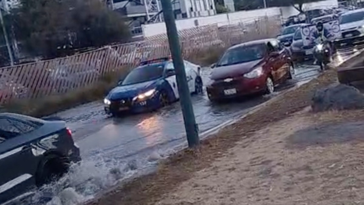 ¡Agua va! Fuerte fuga inunda Bulevar Hermanos Aldama