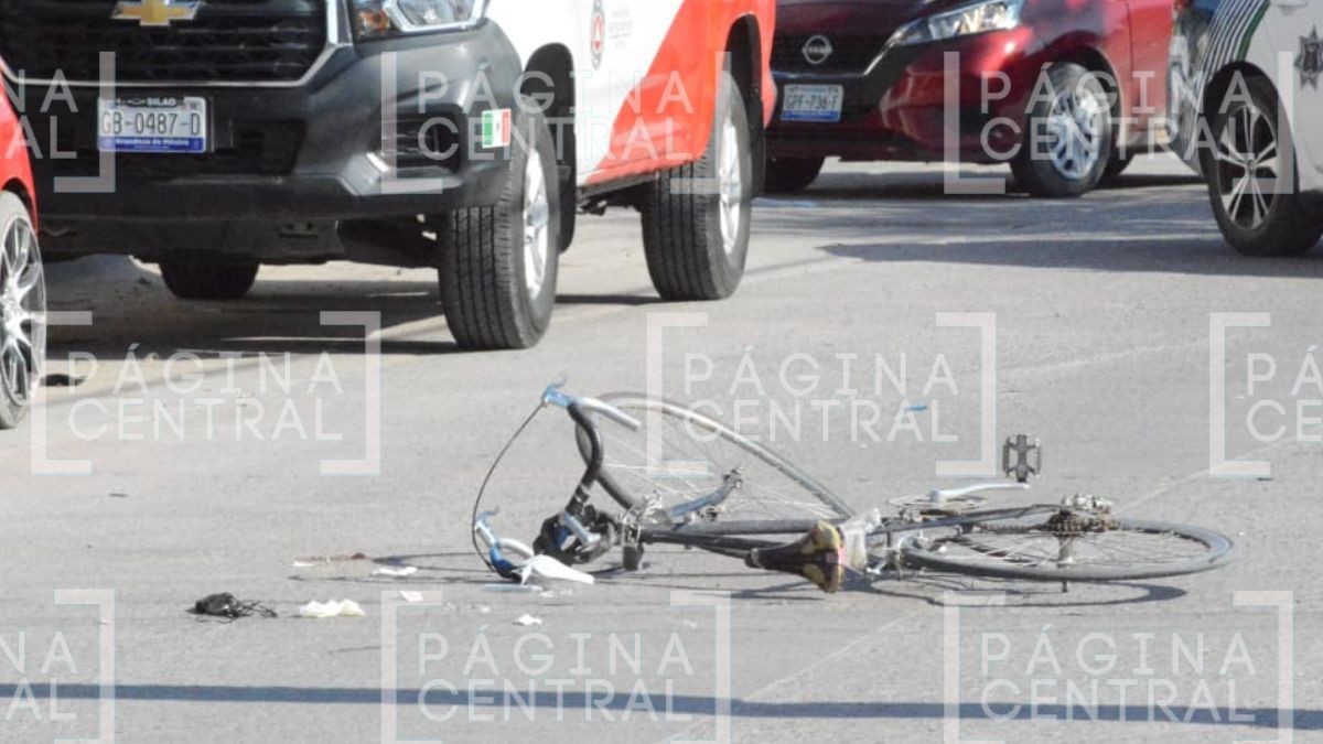 VIDEO Iba a toda velocidad: Motociclista atropella a ciclista, en León