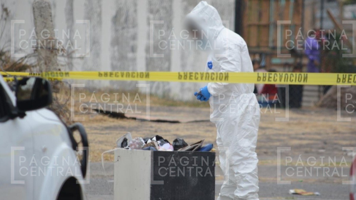 ¡Terrible! Vecinos caminaban por un baldío y encontraron un cuerpo dentro de una caja