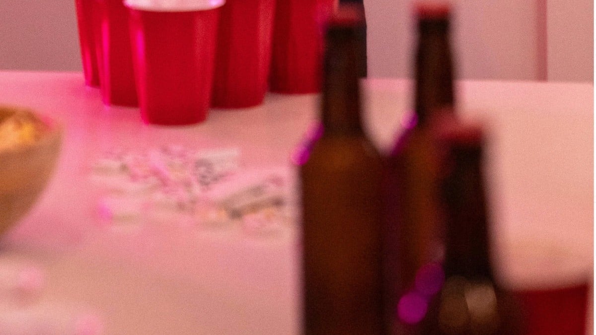 ‘Cachan’ a funcionarios con cerveza en la mano en plena oficina y los despiden