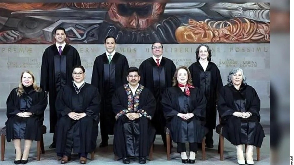 Dan camionetas de lujo a 'ministros del pueblo'