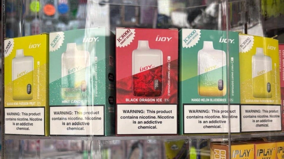 Vapeadores 'clandestinos': Ignoran prohibición federal y los venden hasta en tianguis