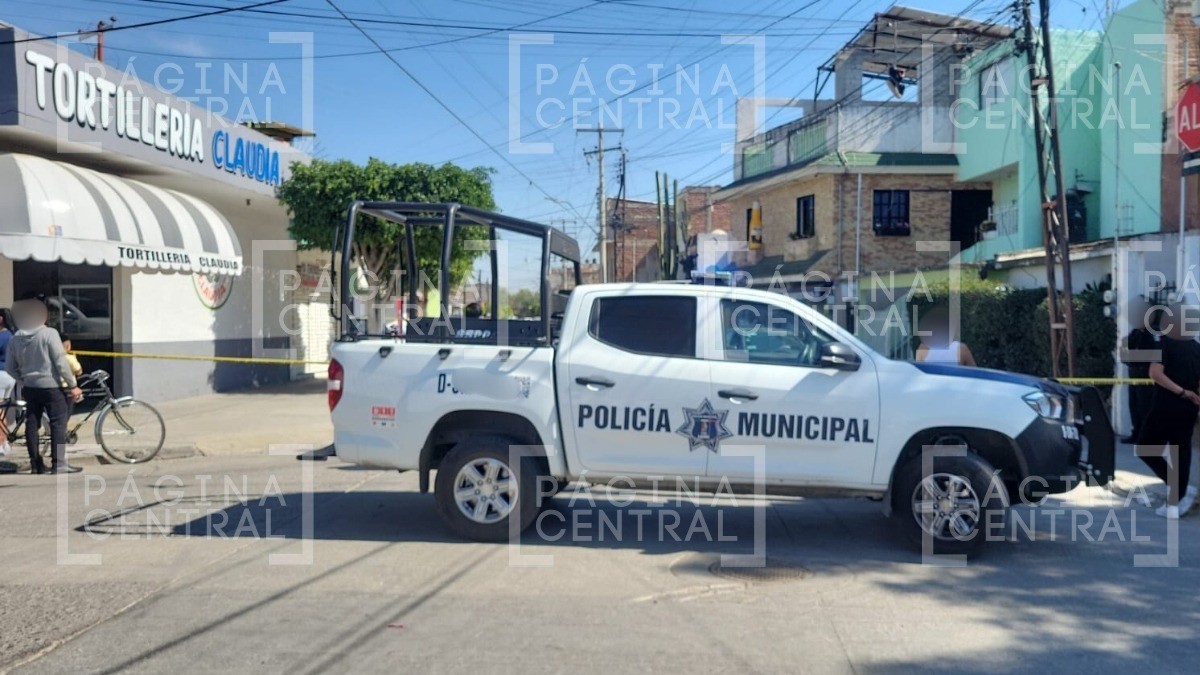Volvió a León y encontró la muerte: Hombre se electrocutó al enjarrar casa, salió disparado