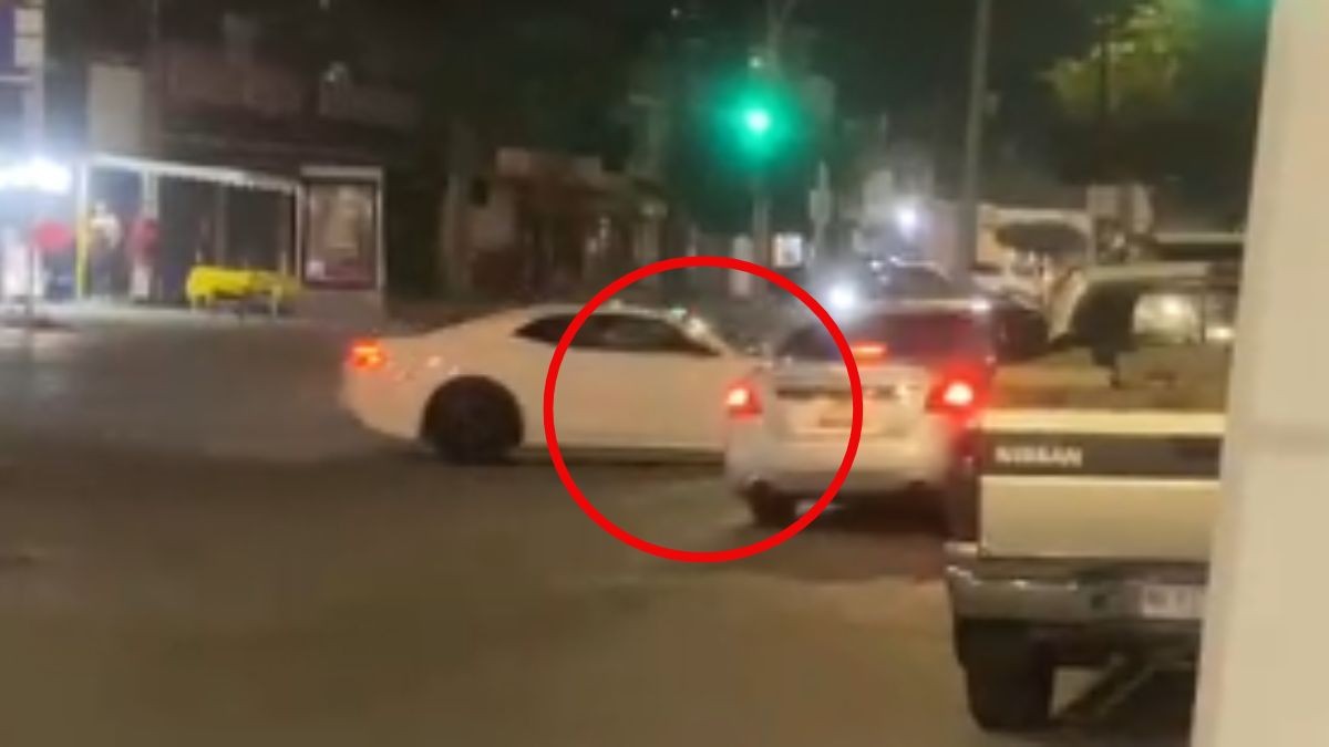 VIDEOS Conductor huyó: Camaro a toda velocidad choca contra otro auto en León 