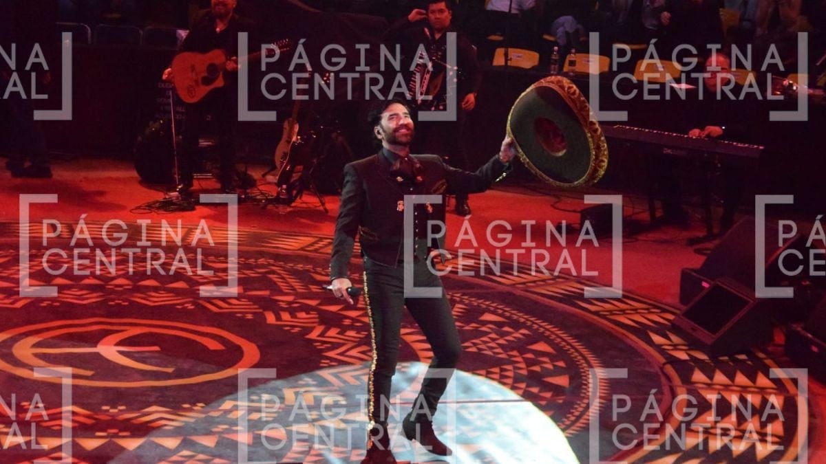 VIDEOS Sin tantita pena: Alejandro Fernández regresa al palenque de León
