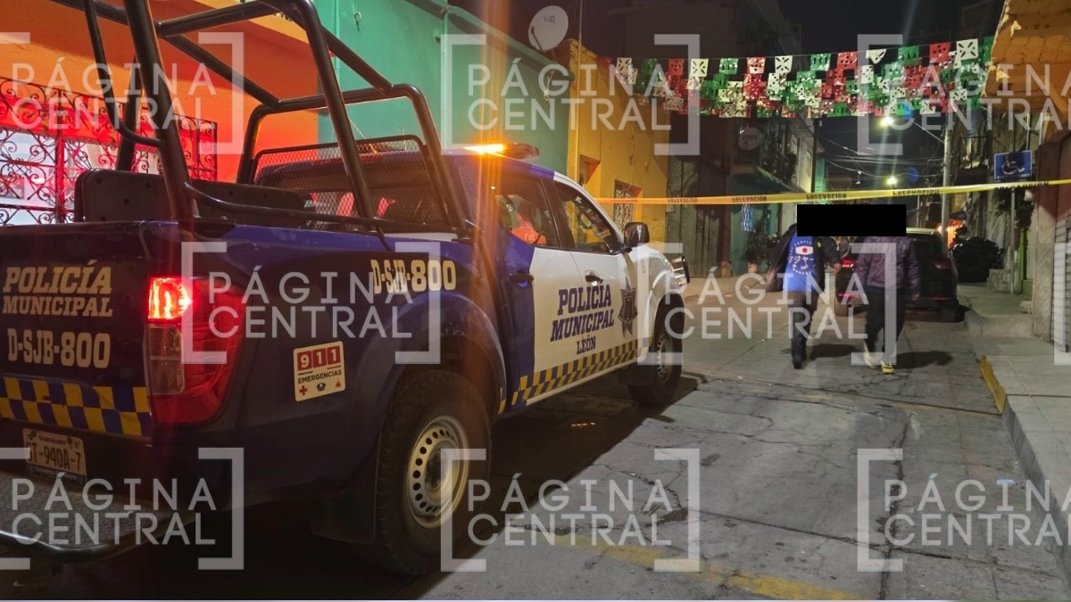 ¡A quemarropa mientras platicaban! Motosicarios hieren a dos en la Colonia Obrera