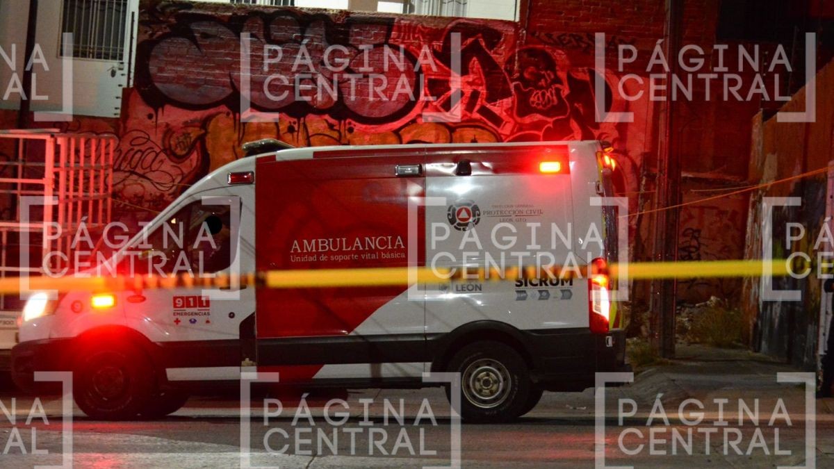 VIDEO Sicarios huyen en moto: Hombre es atacado a balazos en León 