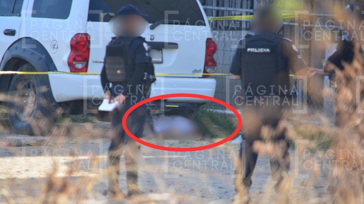 Hombres persiguen y matan a jovencita a balazos; intentó refugiarse bajo una camioneta