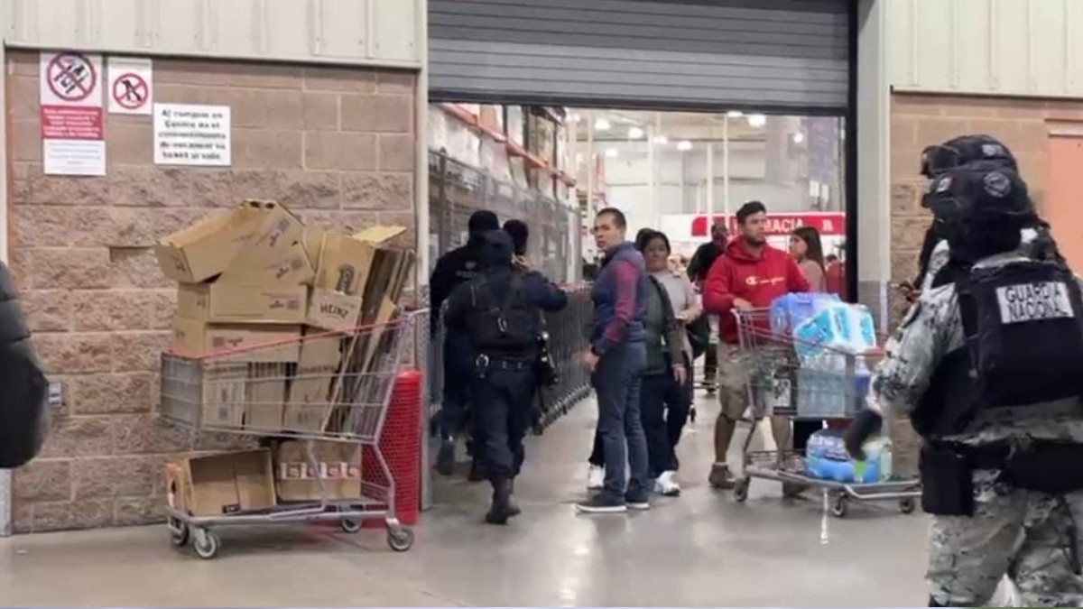 VIDEO ¡En minutos! Sujetos armados roban Costco en Celaya, no hubo detenidos