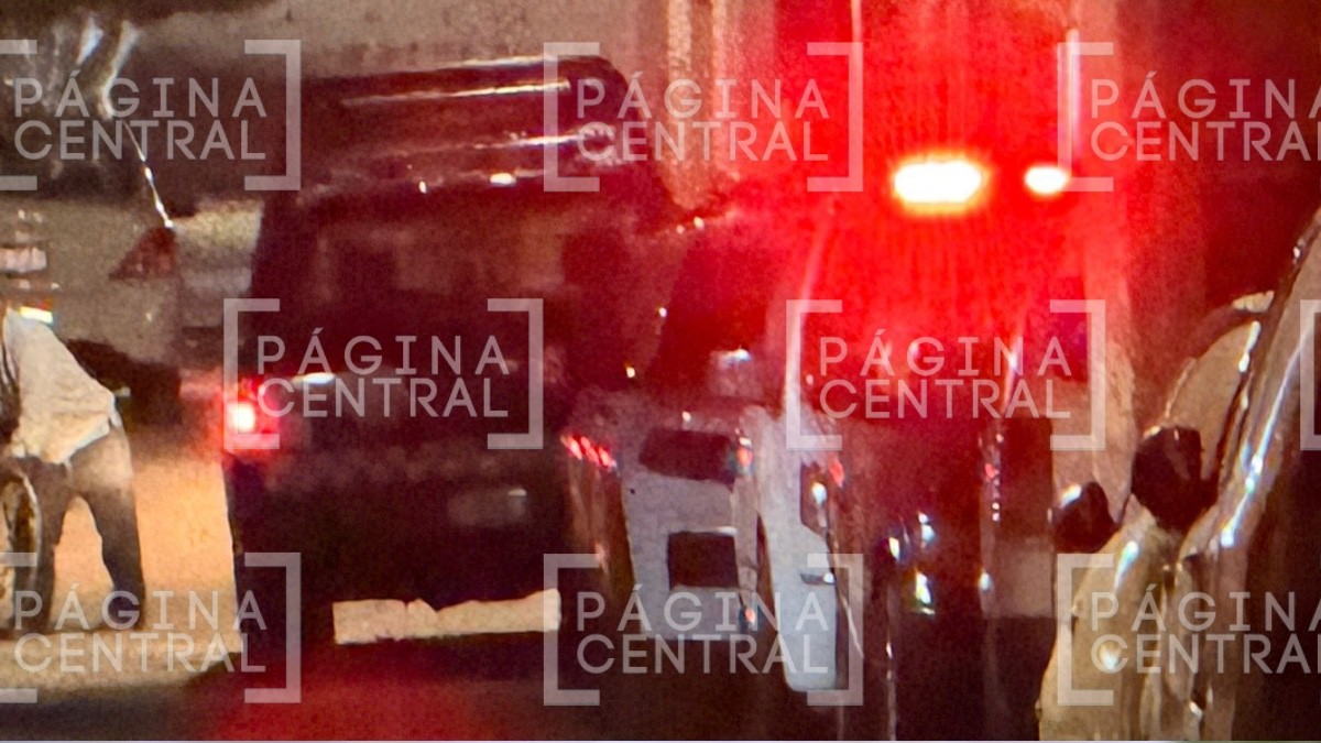 ¿Qué les pasó? Encuentran hombre y mujer sin vida en lote baldío en Los Hoyos