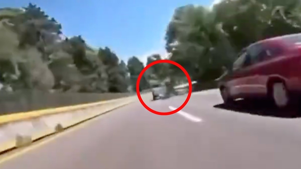 VIDEO ¡Carambola de motociclistas! Imprudencia causa fuerte choque y todo queda grabado