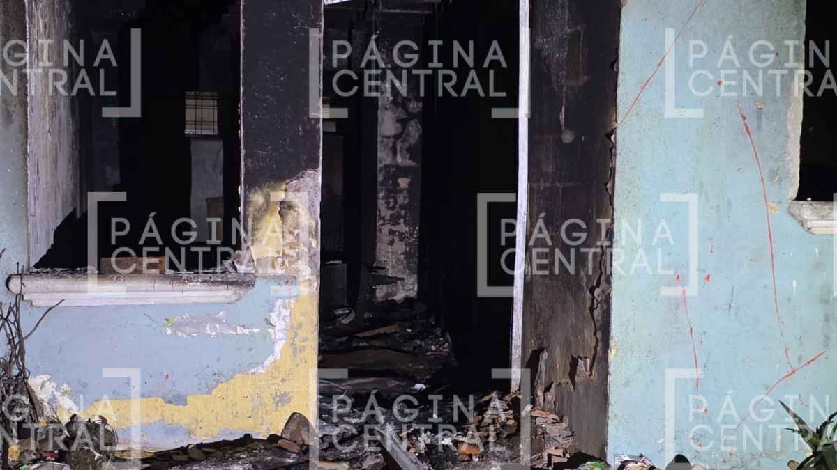 VIDEO Familia lo pierde todo: Incendio arrasa con vivienda en León