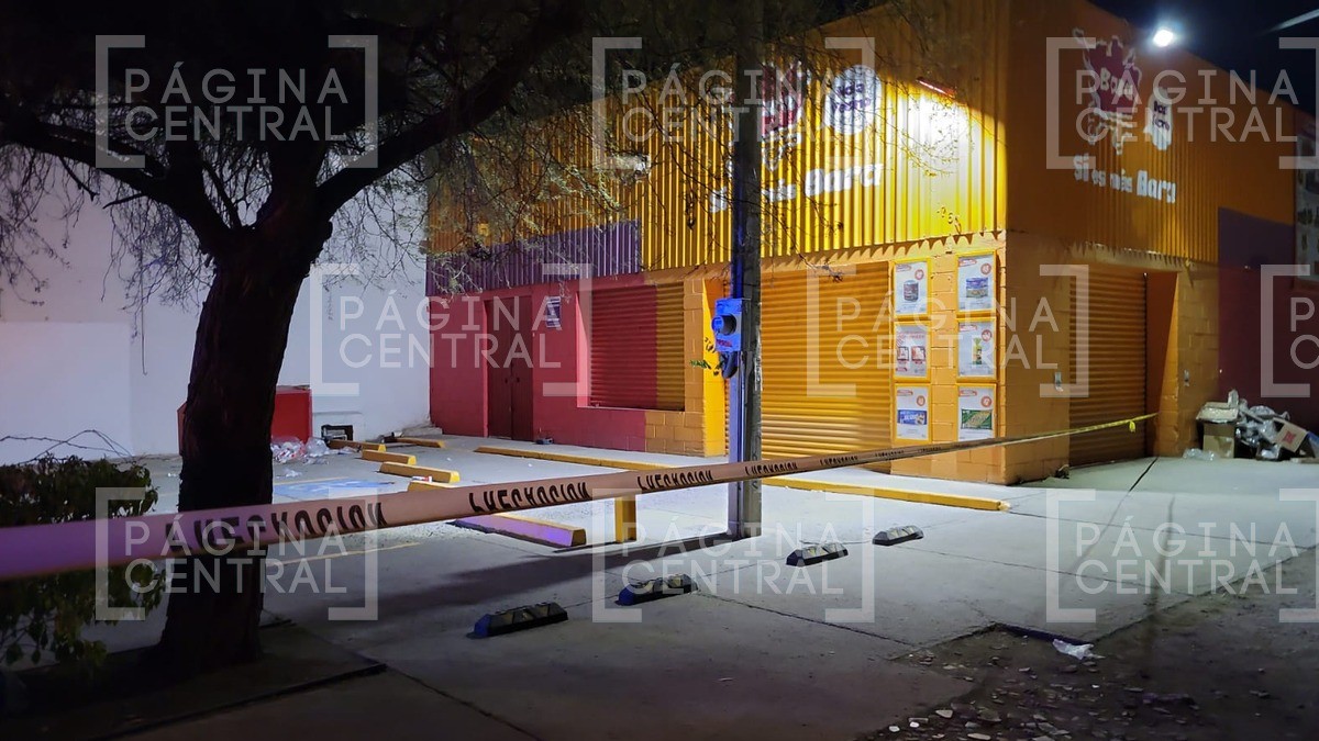 Atacan a balazos a mujer en estacionamiento del súper Bara en esta colonia; así pasó todo