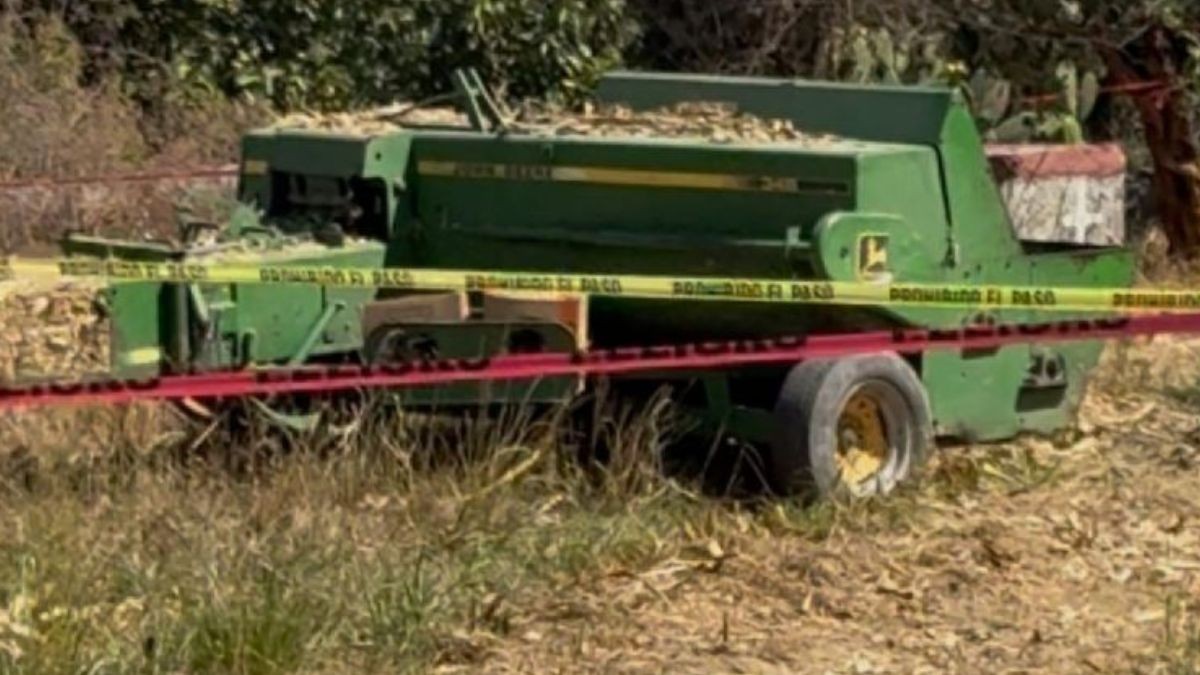 Se lo ‘tragó’ la máquina: Joven jornalero cae en empacadora de zacate y muere 