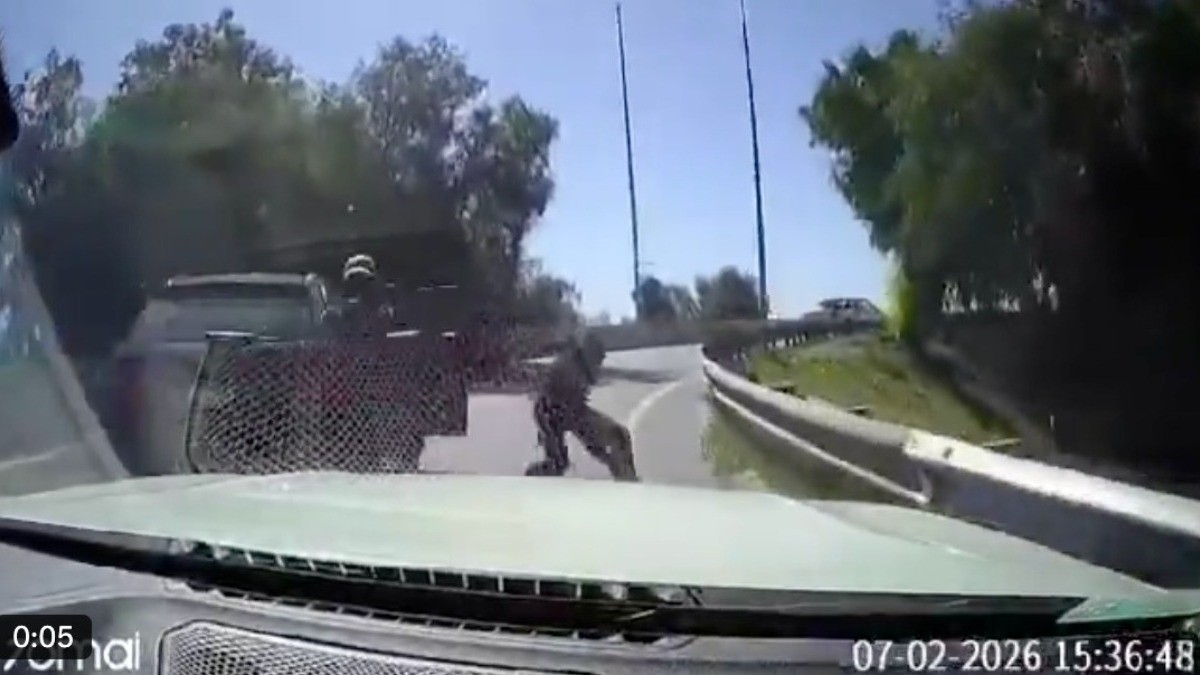 VIDEO Intento de asalto termina mal para ladrones, víctima se escapa ¡y atropella a uno!