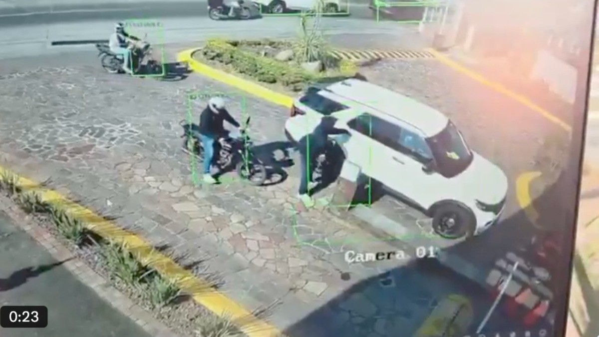 VIDEO Captan intento de asalto a empresario en pleno bulevar y esto le pasa a un ladrón
