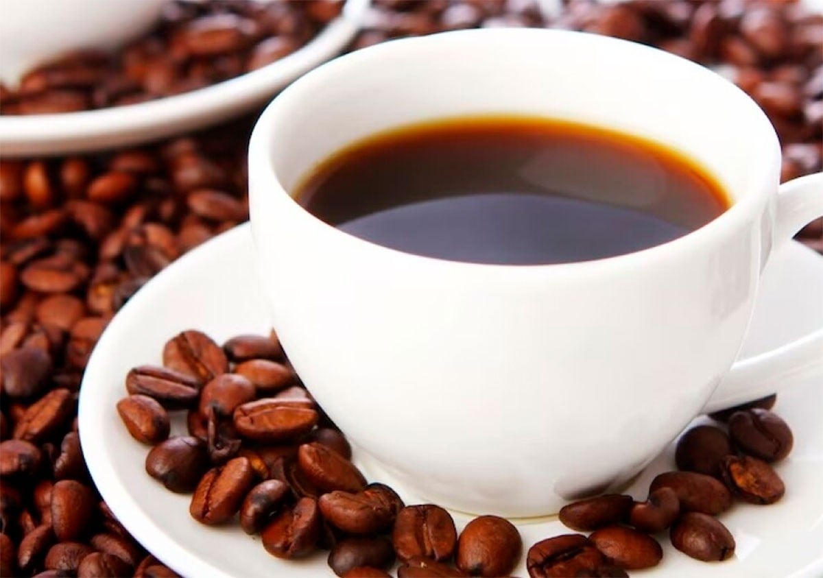 Además del café, ¿qué bebidas suben la presión y cuáles ayudan a controlarla?