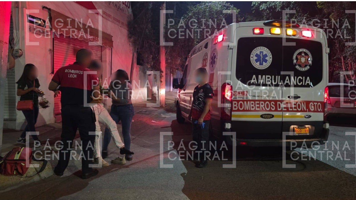 Choque entre moto y auto deja a un motociclista herido en el libramiento